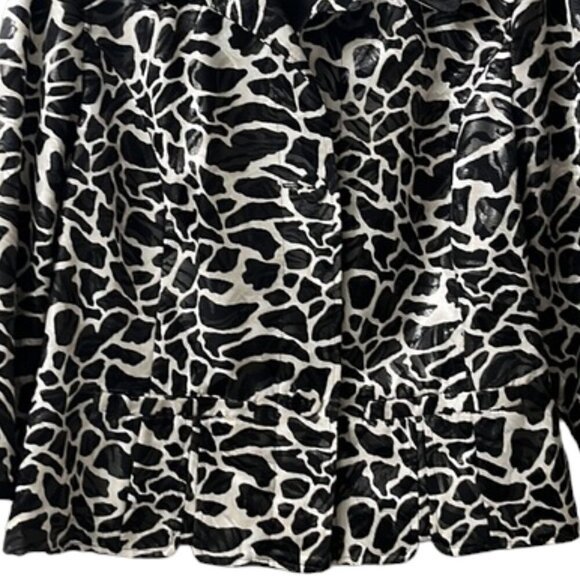 Chico's Women's Shiny Black & White Giraffe Print Cropped Spring Jacket Medium - Picture 3 of 10
